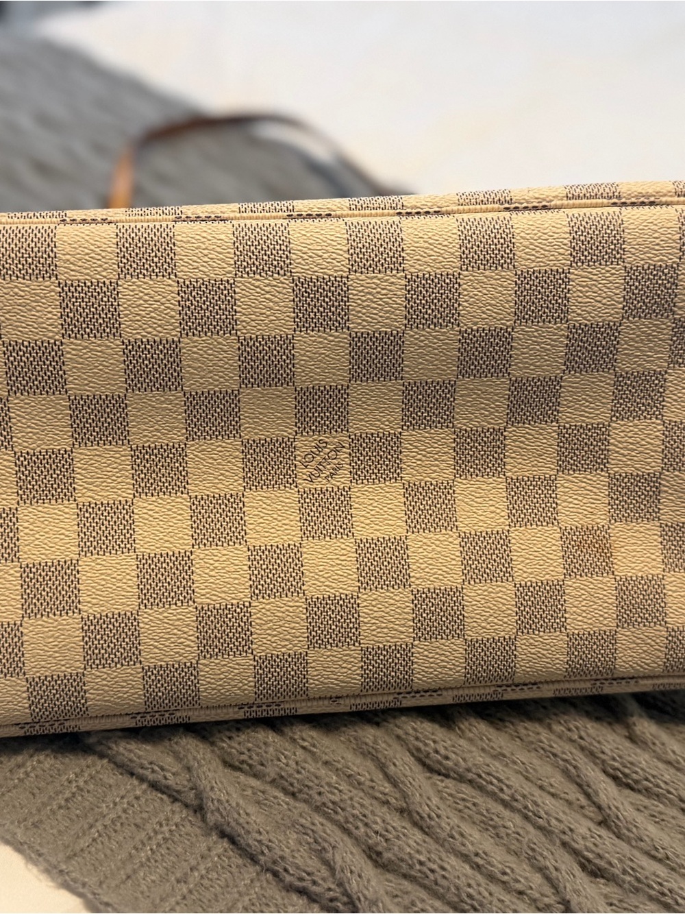 Louis Vuitton Neverfull MM in Azur - Picture 7 of 7